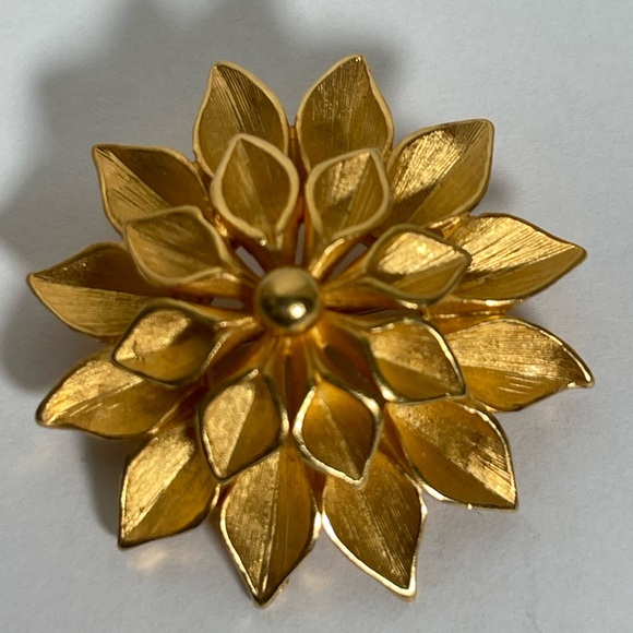 Lady Remington Jewelry Lady Remington Vintage Dahlia Flower Brooch
